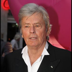 Deux jours plus tôt, le 28 février 2025, en France, si les César n'ont heureusement pas oublié Alain Delon, l'hommage était tout de même bien mince, pour la star qu'il était. 

Alain Delon, lors du Gala de l'IFRAD, au profit de la recherche contre la maladie d'Alzheimer. Le 21 septembre 2011. AGENCE / BESTIMAGE