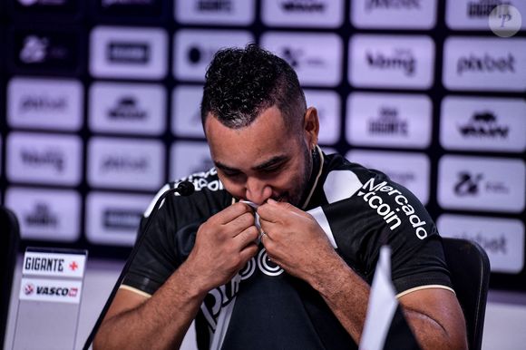 Dimitri Payet s'adresse aux journalistes lors de sa présentation officielle en tant que joueur de Vasco lors d'une conférence de presse tenue à Sao Januario. 18 août 2023. Photo by Thiago Ribeiro/AGIF/SPUS/ABACAPRESS.COM