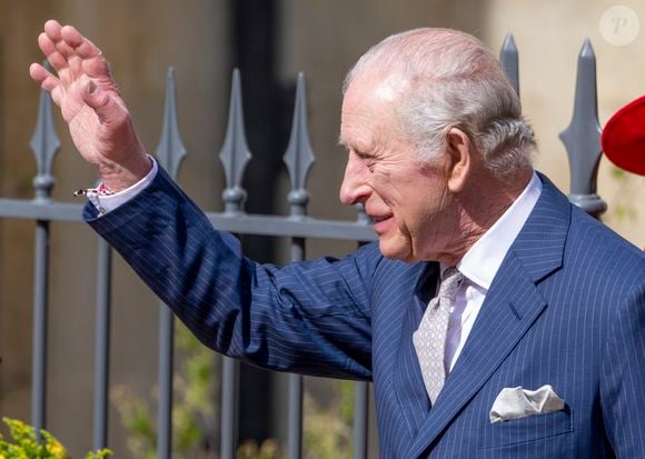 Certains s’inquiètent que le palais devienne davantage un musée qu’une résidence royale.

Membres de la famille royale assistant à l'office des matines de Pâques à la chapelle Saint-George, au château de Windsor, le dimanche de Pâques.

Ici, le roi Charles III (Le roi Charles III d'Angleterre)