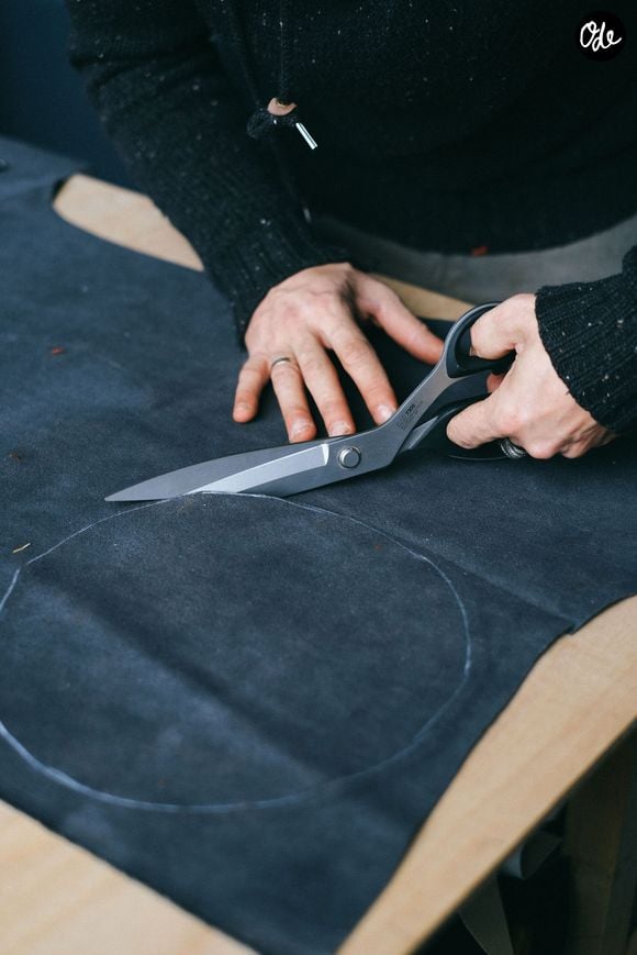Des découpes stratégiques permettent de créer de nouveaux hauts ultra-tendances et originaux.