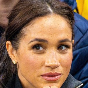 Une information apparemment complètement fausse selon Lord Ivar Mountbatten, cousin du roi Charles III

Le prince Harry, duc de Sussex et Meghan Markle, duchesse de Sussex, assistent à un match de basketball en fauteuil lors des "Invictus Games Vancouver Whistler" à Vancouver Backgrid USA / Bestimage
