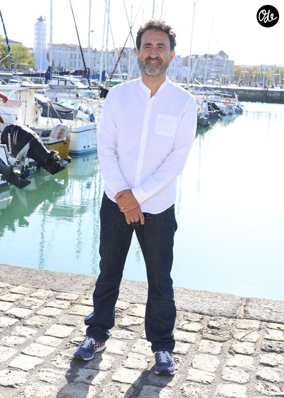 Mathieu Madenian au photocall de 'Ça va bien se passer ' lors de la 28ème édition du festival de la fiction à la Rochelle, France, le 16 septembre 2026. © Denis Guignebourg/Bestimage # "Ca va Bien Se Passer" Photocall at the 28th La Rochelle Fiction Festival on September 16, 2026 in La Rochelle, France. | 00770199