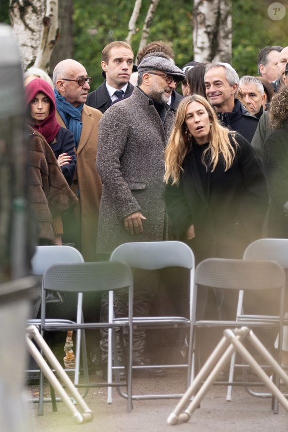Les obsèques de Claude Berda ont eu lieu ce lundi à Bagneux

Frank Tapiro aux obsèques de Claude Berda qui ont eu lieu au cimetière de Bagneux, le 22 décembre 2025. 

© Agence / Bestimage