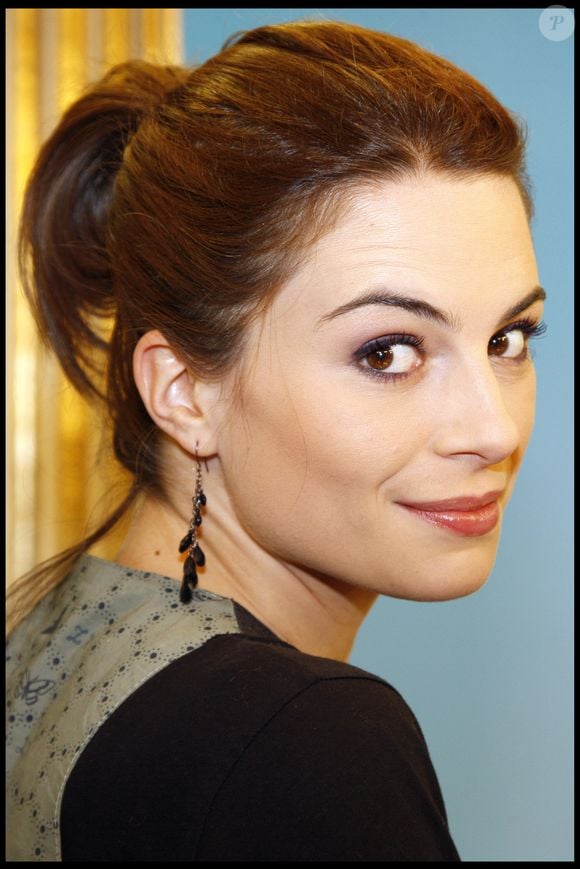 "J’avais d’autres envies, d’être plus au contact du public", a-t-elle ajouté à "Télé-Loisirs".

Juliette Chêne -Portrait