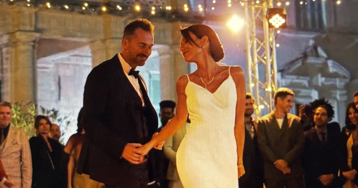 EXCLU "Jennifer Lauret était magnifique dans sa robe" : Franck Monsigny  raconte le tournage du mariage de Raphaëlle et Martin dans Demain nous  appartient - Purepeople