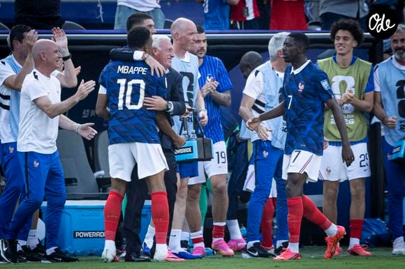 Le capitaine des Bleus a dédicacé son but à Didier Deschamps avant que toute l'équipe ne le rejoigne pour une accolade.

Match de 16ème de finale "France - Suède" lors de la Coupe du Monde FIFA 2026, le 30 juin 2026.

© Bestimage