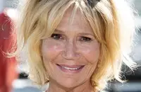 Gustave Reichert fait ses premiers pas à la télévision sur le plateau de "Vivement Dimanch"e, présenté par Michel Drucker, et auprès de sa mère Clémentine Célarié