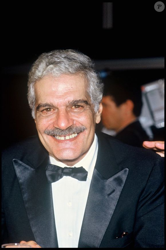 Archives - Omar Sharif en soirée lors du Festival de Cannes en 1988. (ANGELI-RINDOFF / BESTIMAGE).