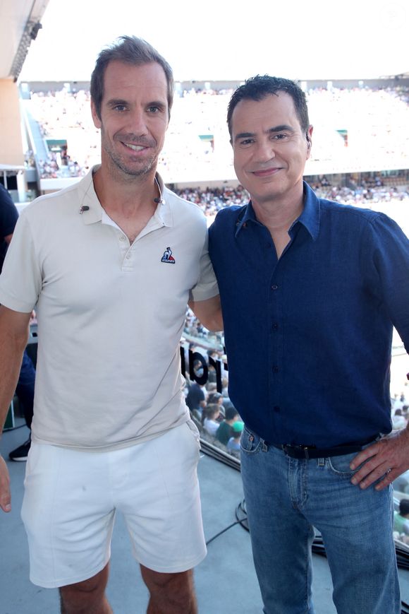 Exclusif - Richard Gasquet et Laurent Luyat - Richard Gasquet, au lendemain du dernier match de sa carrière, sur le plateau de France Télévisions lors des Internationaux de France de Tennis de Roland Garros 2025, le 30 mai 2025 (Jour 6). 

© Bertrand Rindoff / Bestimage