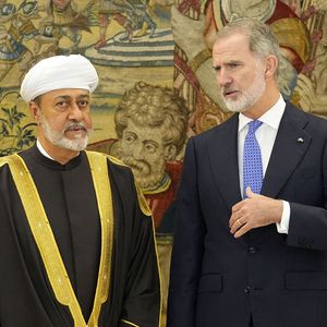 Le roi Felipe VI d'Espagne et la reine Letizia reçoivent le sultan d'Oman Haïtham ben Tariq au palais royal de Madrid le 4 novembre 2025.

© Alterphotos / PsnewZ / Bestimage