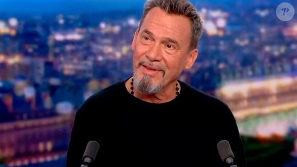 Florent Pagny est l'un des coachs emblématique de The Voice sur TF1 Florent Pagny, qui va beaucoup mieux, était l'invité de Gilles Bouleau aux 20 heures de TF1. © Capture TV TF1 via Bestimage