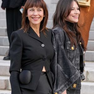 Sophie Marceau et Juliette Lemley assistent au défilé Schiaparelli de la semaine de la haute couture printemps/été 2026 le 26 janvier 2026 à Paris, France.
Lucia Sabatelli

UTILISATION ÉDITORIALE UNIQUEMENT
© Lucia Sabatelli / Bestimage