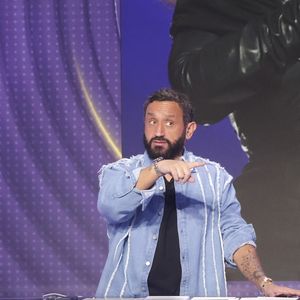 Exclusif - Cyril Hanouna sur le plateau de l’enregistrement de l’émission « Face à Hanouna » présentée par C.Hanouna et diffusée sur C8 le 19 octobre 2024, à Paris, France, le 17 octobre 2024. © Jack Tribeca/Bestimage