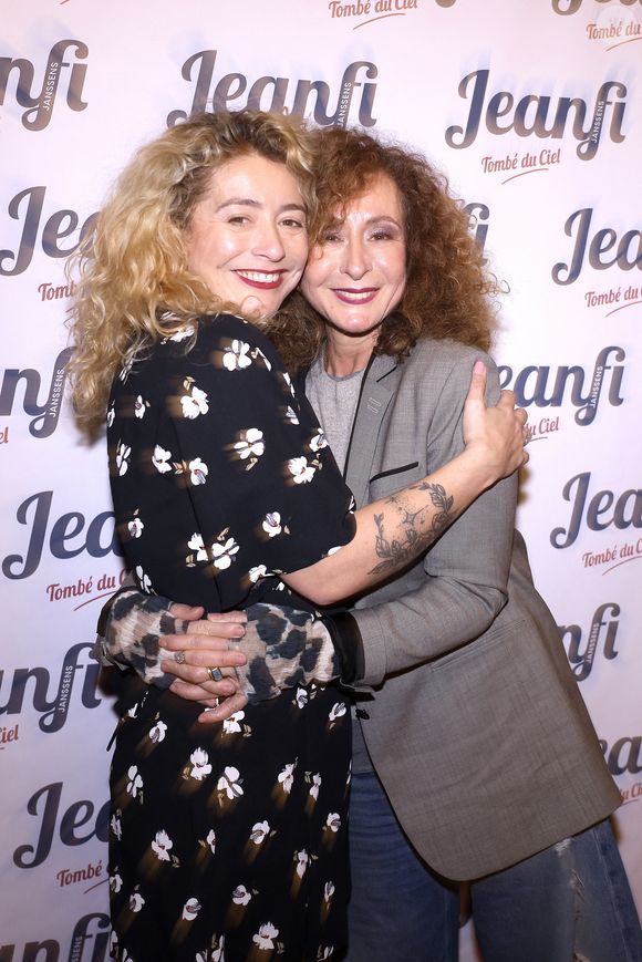 Lola Zidi et sa mere Helene Zidi à la 150 ème du spectacle "Tombé du ciel" de Jeanfi Janssens à la Comédie des Champs Elysées à Paris le 13 février 2025. Spectacle suivi d'une réception Restaurant Manko.

© Cédric Perrin / Bestimage