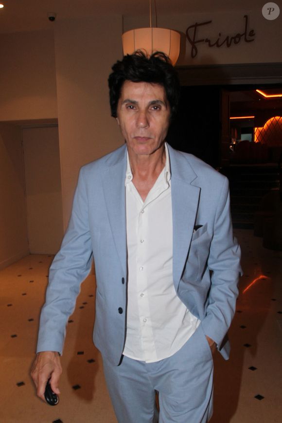 Jean-Luc Lahaye a d'ailleurs dévoilé un cliché de lui aux côtés de sa femme dans un cadre paradisiaque

Exclusif - Jean-Luc Lahaye - Vin d'honneur du mariage de Jean-Luc Lahaye et Paola au restaurant festif et bar à cocktails "Frivole, 8 rue Jean Goujon à Paris le 2 juillet 2025. 
© Philippe Baldini/ Bestimage