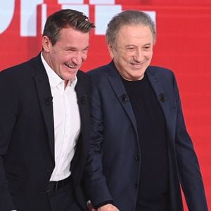 Benjamin Castaldi et Michel Drucker lors de l'enregistrement de l'émission "Vivement dimanche" au studio Rive Gauche, présentée par M.Drucker avec une diffusion sur France 3 le 8 mars 2026, à Paris, France, le 25 février 2026. © Guillaume Gaffiot/Bestimage