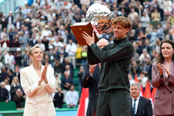 Jannik Sinner, La princesse Charlène de Monaco, Le prince Albert II de Monaco, Mélanie-Antoinette de Massy (présidente de la fédération monégasque de tennis) lors de la finale du Rolex Monte-Carlo Masters au Monte-Carlo Country Club de Monaco le 12 avril 2026.

© Claudia Albuquerque / Bestimage