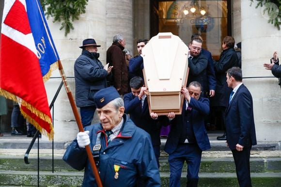 Illustration à la sortie des obsèques de Jean-Luc Petitrenaud en l'église Saint-Pierre-du-Gros-Caillou à Paris, France, le 17 janvier 2025. © Christophe Clovis/Bestimage