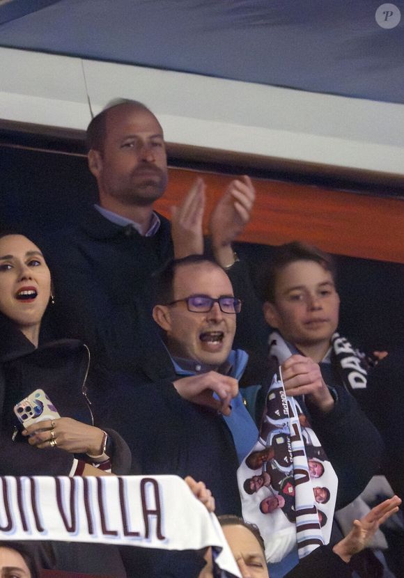 Le prince William, prince de Galles, et le prince George de Galles, dans les tribunes du match de quart de finale retour de Ligue Des Champions 2024-2025 (LDC) "Aston Villa - PSG (3-2)" au stade Villa Park.

Photo : Richard Callis/PsnewZ/Bestimage