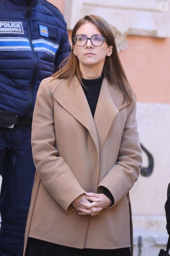 Aurore Bergé - Arrivées aux obsèques de Brigitte Bardot en l'église Paroissiale Notre-Dame-de-l'Assomption de Saint-Tropez, France, le 7 janvier 2026.  Brigitte Bardot, figure emblématique du cinéma français et icône internationale, est décédée le 28 décembre 2025 à l'âge de 91 ans dans sa mythique propriété de La Madrague, à Saint-Tropez (France). Révélée au monde entier par son rôle dans "Et Dieu... créa la femme", elle avait contribué à faire de Saint-Tropez un lieu mondialement connu. L'actrice sera inhumée le 7 janvier 2026 au cimetière marin de Saint-Tropez, aux côtés de son père Louis Bardot (1896-1975) et de sa mère Anne-Marie Mucel (1912-1978). Une cérémonie religieuse se tiendra auparavant dans l'église de Saint-Tropez, où proches, personnalités et anonymes pourront lui rendre un dernier hommage. © Jacovides-Moreau/Bestimage