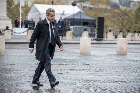 "Joyeux anniversaire mon roi", a-t-elle posté, sur Instagram. Ces mots étaient accompagnés d'une belle photo en noir et blanc, où l'on la voit plus petite, se blottir contre son père.

Nicolas Sarkozy lors du dépôt de gerbe à l'Arc de Triomphe à Paris, dans le cadre de la commémoration du 106ème anniversaire de l'armistice de 1918, le 11 novembre 2024. © Eliot Blondet / Pool / Bestimage