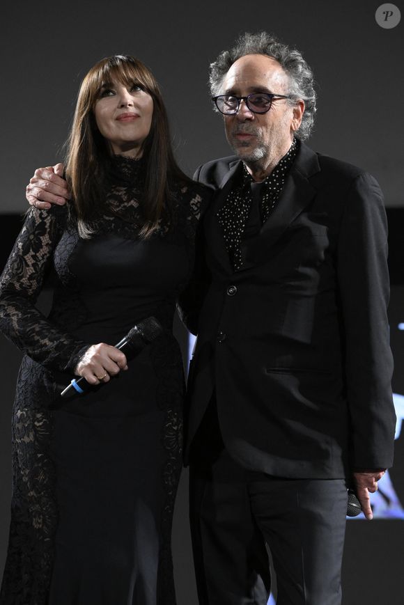 Tim Burton et sa compagne Monica Bellucci au photocall de la cérémonie de clôture du 71ème Festival du Film de Taormina, le 15 juin 2025 @Maurizio D'Avanzo/IPA via ZUMA Press