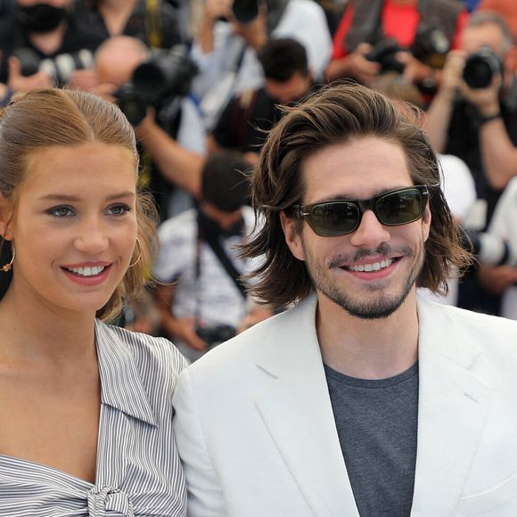 La vidéo de cet échange, postée par Hanaevly, a rapidement fait le buzz avec plus de 1,3 million de vues et 42 000 likes. 

Adèle Exarchopoulos, François Civil au photocall du film Bac Nord (Hors compétition) lors du 74ème festival international du film de Cannes le 13 juillet 2021

© Borde / Jacovides / Moreau / Bestimage