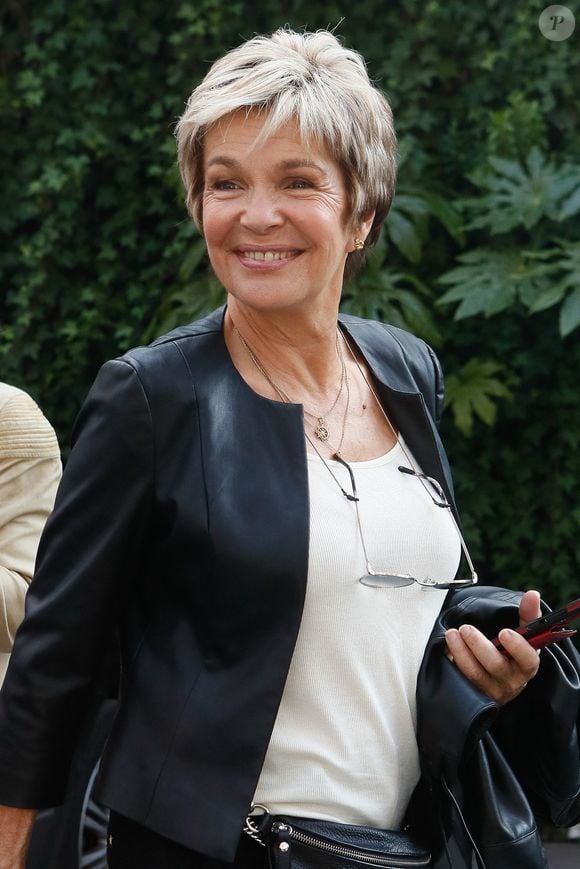 Véronique Jannot - Arrivées à l'enregistrement de l'émission "Vivement Dimanche" présentée par M. Drucker, le 3 octobre 2023. © Christophe Clovis/Bestimage