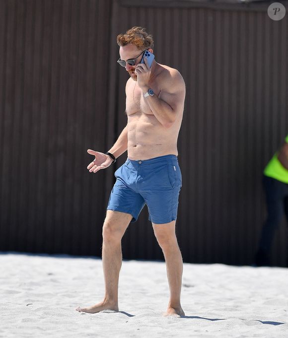 Exclusif - David Guetta et sa compagne Jessica Ledon, enceinte, passent une journée à la plage pour partager des moments complices en attendant l'arrivée de leur premier enfant. 
Miami Beach le 26 février 2024.