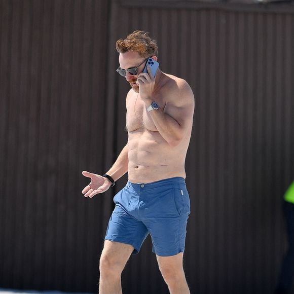 Exclusif - David Guetta et sa compagne Jessica Ledon, enceinte, passent une journée à la plage pour partager des moments complices en attendant l'arrivée de leur premier enfant. 
Miami Beach le 26 février 2024.