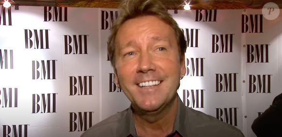 Comme l'ont rapporté les équipes du Sun le 16 juin 2025, John Reid est brutalement décédé à l'âge de 61 ans.

John Reid en interview pour la chaîne BMI - en 2010 (Capture d'écran).