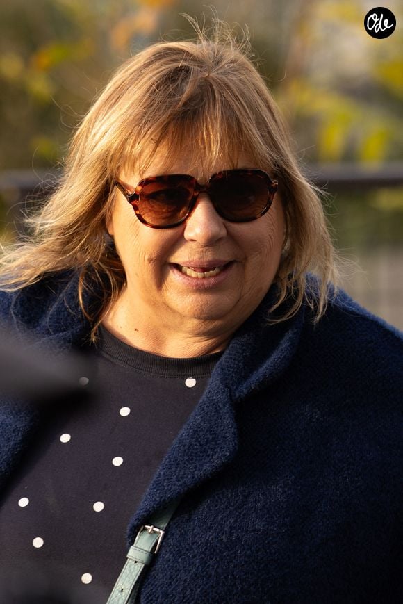 "Si cela m’arrive, j’accueillerai l’amour avec une grande joie", a-t-elle confié. 

Michèle Bernier - Les célébrités arrivent à l'enregistrement de l'émission "Vivement Dimanche" aux studios Rive Gauche à Paris, diffusée le 21 décembre 2025 sur France 3.
© Julien Sarkissian / Bestimage