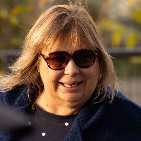 "Si cela m’arrive, j’accueillerai l’amour avec une grande joie", a-t-elle confié. 

Michèle Bernier - Les célébrités arrivent à l'enregistrement de l'émission "Vivement Dimanche" aux studios Rive Gauche à Paris, diffusée le 21 décembre 2025 sur France 3.
© Julien Sarkissian / Bestimage