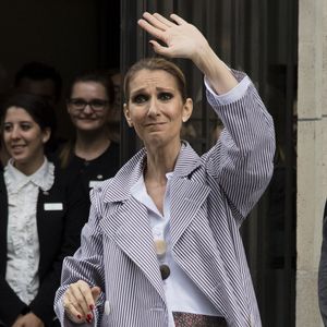 Celine Dion quitte l'hôtel Royal Monceau avec ses enfants et prend un jet privé au Bourget le 10 août 2017. © Pierre Perusseau / Bestimage