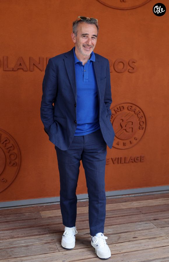 Elie Semoun - Les célébrités au village lors des Internationaux de France de tennis de Roland-Garros, le 1er juin 2025. © Dominique Jacovides / Bestimage