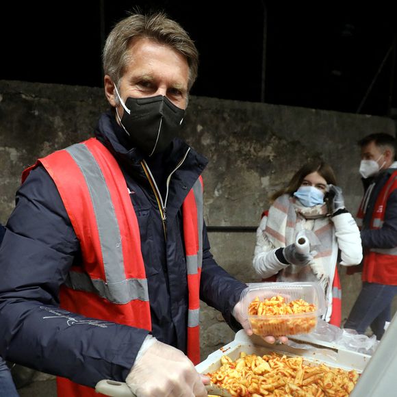 Exclusif - Emmanuel-Philibert de Savoie participe à une maraude et sert des repas aux SDF à Nice avec l'association "Les anges gardiens de Monaco" le 31 janvier 2022. © Jean-François Ottonello / Panoramic / Bestimage