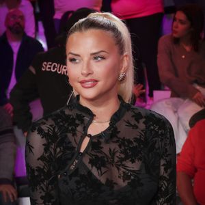 Exclusif -  Kelly Vedovelli sur le plateau de l'émission Touche pas à mon poste (TPMP) diffusée en direct sur C8 le 26 mars 2024.

© Jack Tribeca / Bestimage