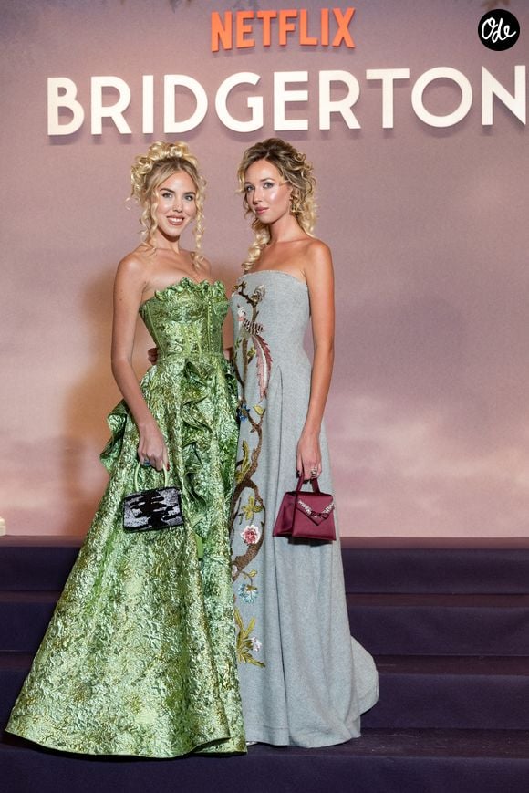 Un événement symbolique pour les deux princesses, dont la famille a autrefois régné sur une large partie du sud de l'Italie.

Princesse Maria Carolina de Bourbon des Deux-Siciles, Princesse Maria Chiara de Bourbon des Deux-Siciles - Photocall de l'avant-première mondiale parisienne de la saison 4 Netflix de "Bridgerton" au Palais Brongniart à Paris, France, le 14 janvier 2026. © Cyril Moreau/Bestimage