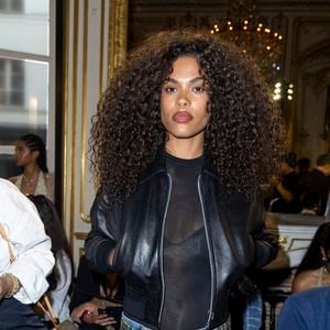 Une routine idéale combine hydratation et nutrition pour protéger et sublimer la fibre capillaire.

Tina Kunakey au défilé Homme A$AP Rocky X American Sabotage by AWGE Printemps/Été 2025 dans le cadre de la Fashion Week de Paris, France, le 21 juin 2024. © Olivier Borde/Bestimage