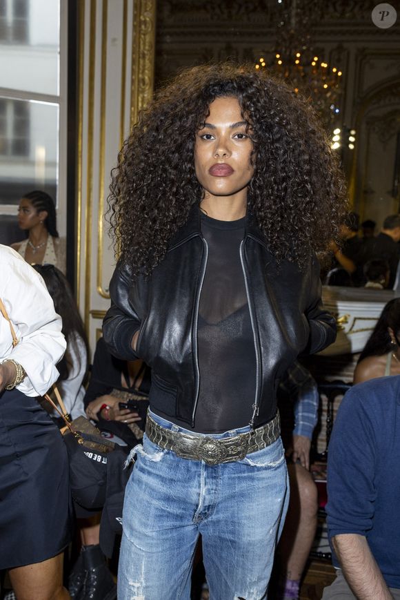 Une routine idéale combine hydratation et nutrition pour protéger et sublimer la fibre capillaire.

Tina Kunakey au défilé Homme A$AP Rocky X American Sabotage by AWGE Printemps/Été 2025 dans le cadre de la Fashion Week de Paris, France, le 21 juin 2024. © Olivier Borde/Bestimage