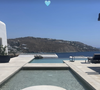 Une parenthèse idyllique qui promet de vous faire voyager.

Alexandra Lamy en vacances en Grèce avec sa fille Chloé Jouannet et sa soeur Audrey Lamy