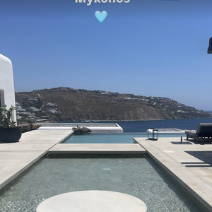 Une parenthèse idyllique qui promet de vous faire voyager.

Alexandra Lamy en vacances en Grèce avec sa fille Chloé Jouannet et sa soeur Audrey Lamy
