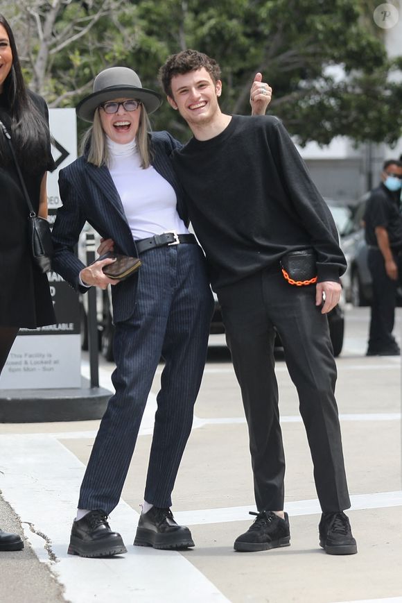 En plus de ses cachets, l'actrice a gagné beaucoup d'argent avec l'immobilier.

Diane Keaton va chercher sa fille Dexter à l'école à Beverly Hills, CA, USA le 5 juin 2008.  Photo par Ramey Agency/ABACAPRESS.COM
