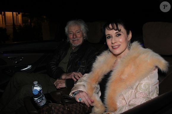 De son côté, le chanteur est installé avec son épouse Murielle

Exclusif - Hugues Aufray et sa femme Murielle - Hugues Aufray reçoit la médaille Grand Vermeil de la ville des mains d'Anne Hidalgo, à l'hôtel de ville de Paris le 18 décembre 2025. © Philippe Baldini/Bestimage