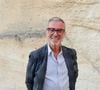 Après des débuts en tant que coiffeur, Olivier Echaudemaison a très vite baigné dans le monde du strass et des paillettes en travaillant pour de nombreuses célébrités en tant que maquilleur. 

L'ancien directeur de la création de Guerlain, Olivier Echaudemaison lors du concert de Mireille Mathieu au château du Marquis de Sade dans le cadre du festival de Lacoste dans le Vaucluse le 26 juillet 2019. 

© Alex Marizy / Bestimage (No web Belgique et Suisse)