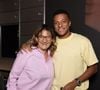 Valérie Messika a partagé plusieurs photos de cette visite sur son compte Instagram.

Kylian Mbappé et Ester Exposito ont pris la pose dans la boutique de Valérie Messika. Capture d'écran Instagram