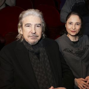 Serge Lama et sa femme Luana - M.P.Belle donne un concert au théâtre de Passy pour fêter ses 50 ans de carrière le 4 janvier 2024 à Paris.
© Jack Tribeca  / Bestimage