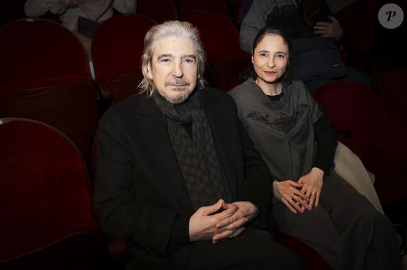 Serge Lama et sa femme Luana - M.P.Belle donne un concert au théâtre de Passy pour fêter ses 50 ans de carrière le 4 janvier 2024 à Paris.
© Jack Tribeca  / Bestimage