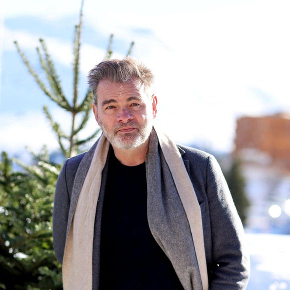Une caractéristique avec laquelle il s'était habituée mais 

Clovis Cornillac au photocall du film "Vacances Forcées" lors de la 28ème édition du Festival international du film de comédie de l'Alpe d'Huez, le 16 janvier 2025.
© Dominique Jacovides/Bestimage