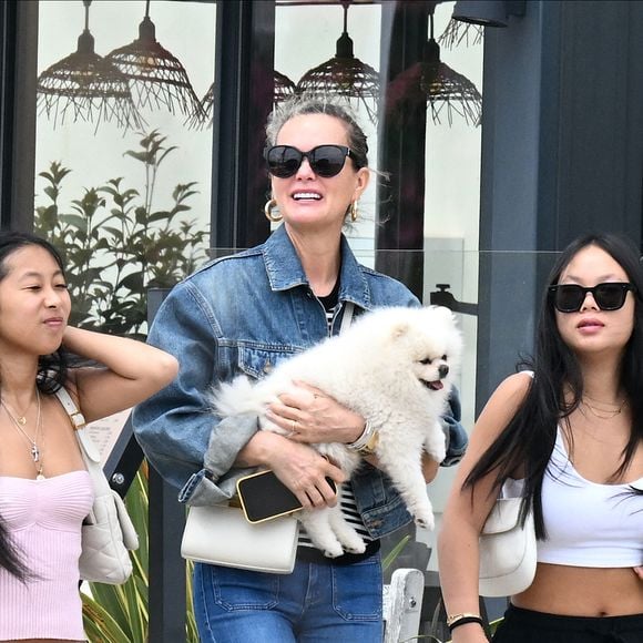 Comme l'a rappelé l'un des derniers bulletins du Centre américain des ouragans (NHC), la tempête tropicale Erin a frappé les îles des Petites Antilles, dont celle de Saint-Barthélemy. 

Exclusif - Laeticia Hallyday et ses filles Jade et Joy (qui résident depuis quelques jours dans la propriété familiale du Cap-d'Ail) arrivent à Marseillan pour déjeuner avec Elyette Boudou "Mamie Rock" (qui fêtera ses 89 ans le 5 juillet prochain), accompagné de son père André Boudou et sa fille Alcéa (demi soeur de Laeticia). Toute la famille est allée déjeuner à la crêperie "La Maison de Camille" à Marseillan, France, le 2 juillet 2024.